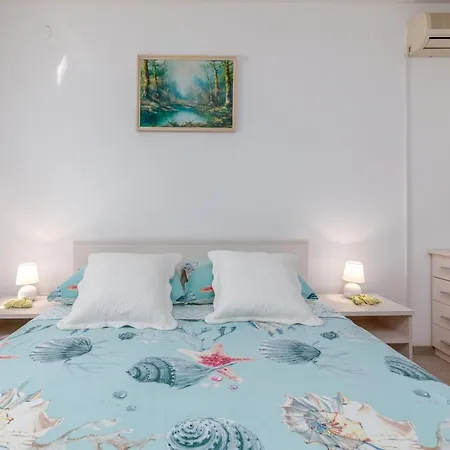 Nature & Sea With Pool Holiday home Pula