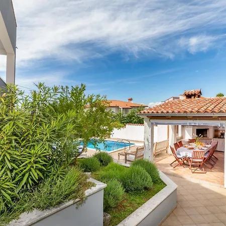 Nature & Sea With Pool Casa vacanze Pola